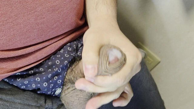 仮性包茎チンポでオナニーしてみた