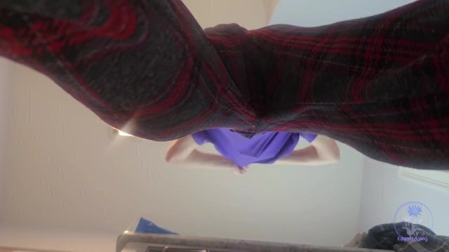 Middle Showers While Watches