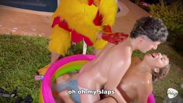 Frisby's chicken organizes fight between ALIX VLOGS LARA ROSS will fuck