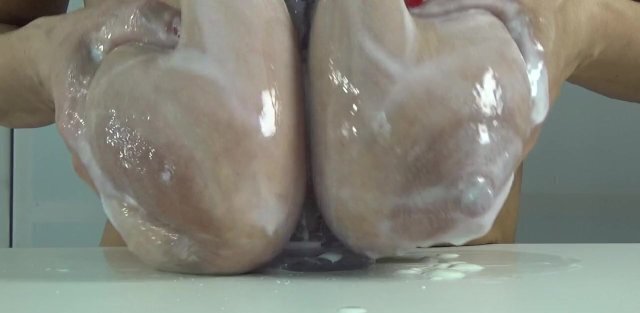 Mature saggy play with dildo