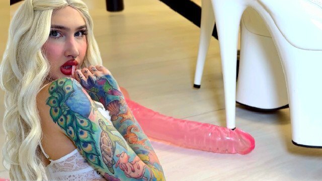 Femdom Dominująca blondynka