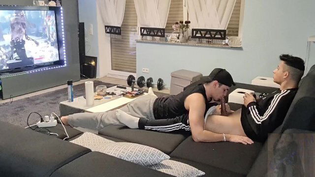 surprised with nice blowjob while gaming shot mouth