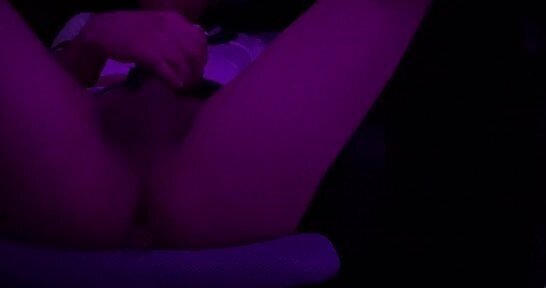 Femboy jugando con plug anal