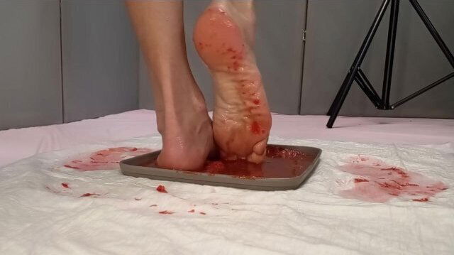 Strawberries soles golden showers