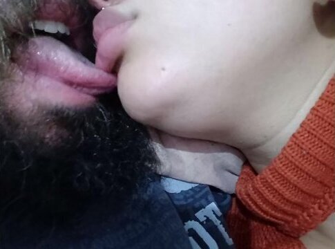 kiss doing nice handjob dick, loves massaging dick while kissing🍌😋🫦🤤💦🍌😚😘