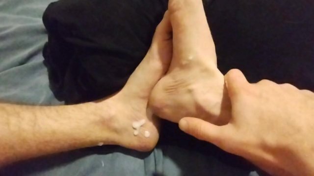 Getting hard while showing feet, cummy soles (Solo male feet fetish)