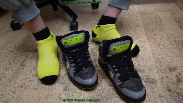 wrecking osiris shoes with 4pair socks, ripping sole, jerking