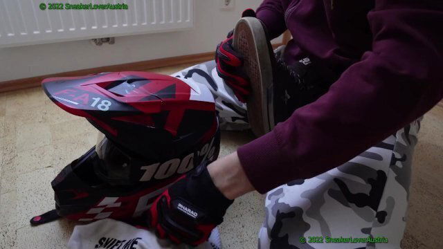 Fucking smelly shoesn, sniffing sk8erboy socks, jerking