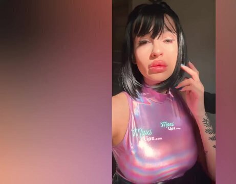 MAXI LIPZ enjoy MaxiTease!