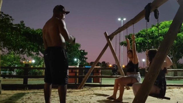 ENCONTREI DUAS MULHERES PRAÇA PÚBLICA ELAS DERAM Boquete GOSTOSO