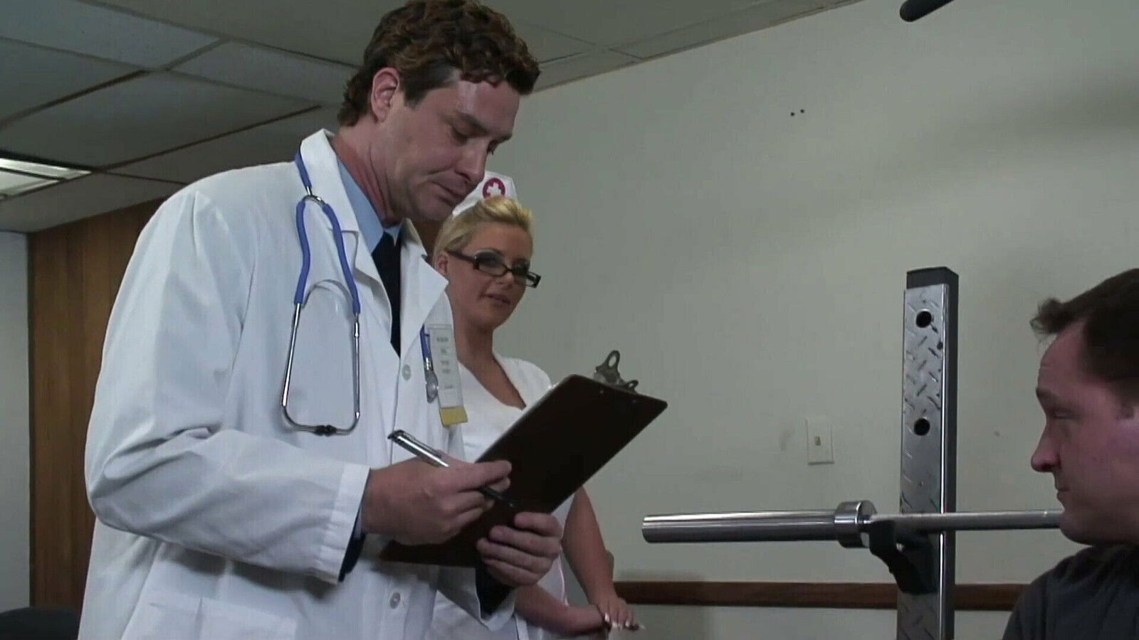 Chefarzt besorgt geiler Schwester