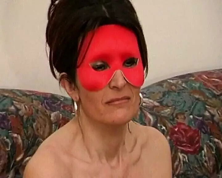 Gabriella Italian brunette milf masturbates