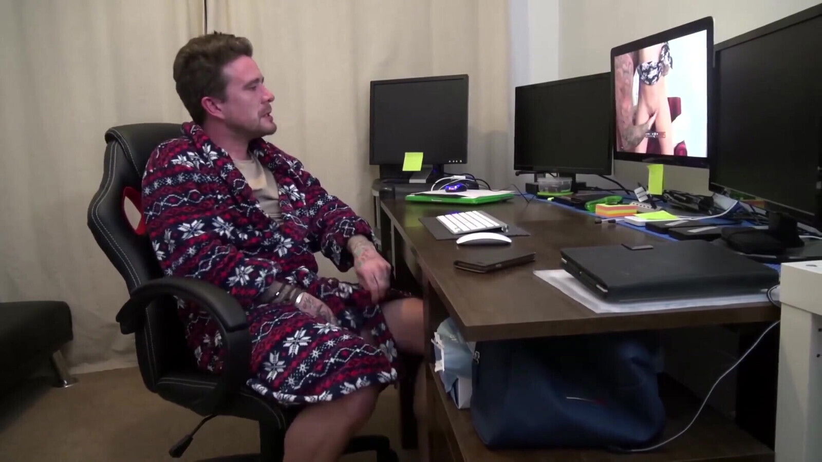 Tattooed Jess Scotland sprayed face from Luke Hotrod