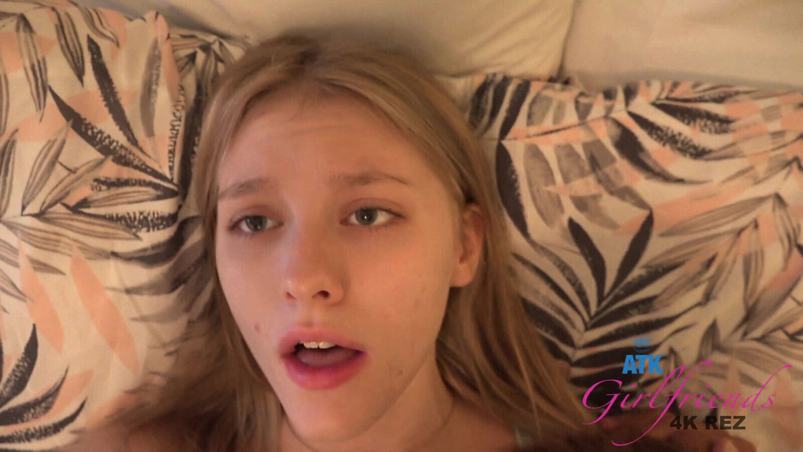 Sucks Daddy's Dick Pussy Before Fuck