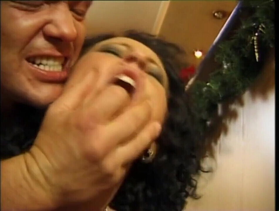 Double Penetration Cumshot Mouth MILF with Giant