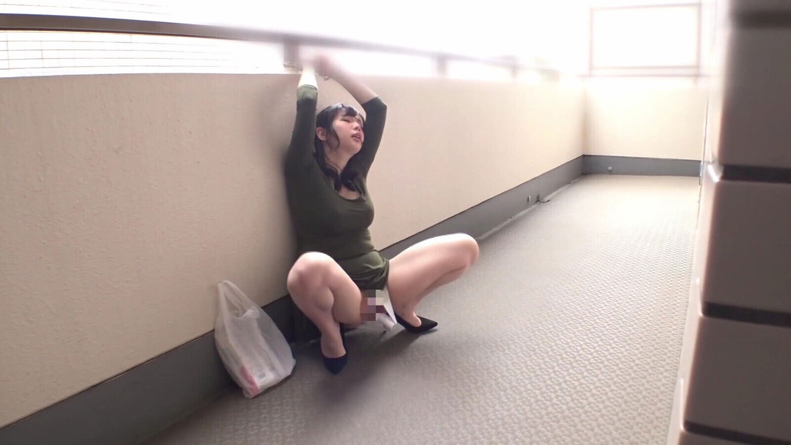 Married Woman Can't Move Hips Twitching From Fixed Vibrator With Aphrodisiac