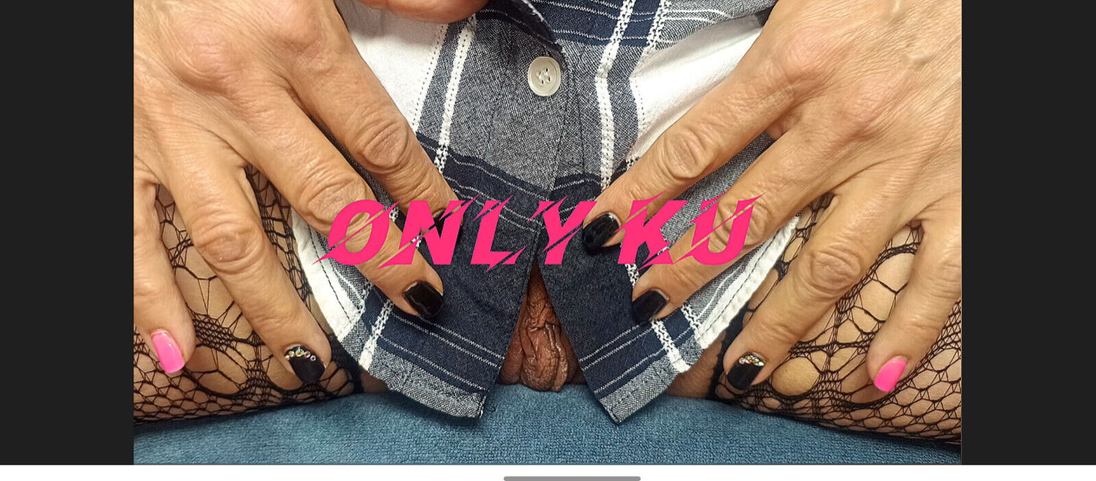 masturbates close-up beautiful, large monstrous vagina with long💦 lips