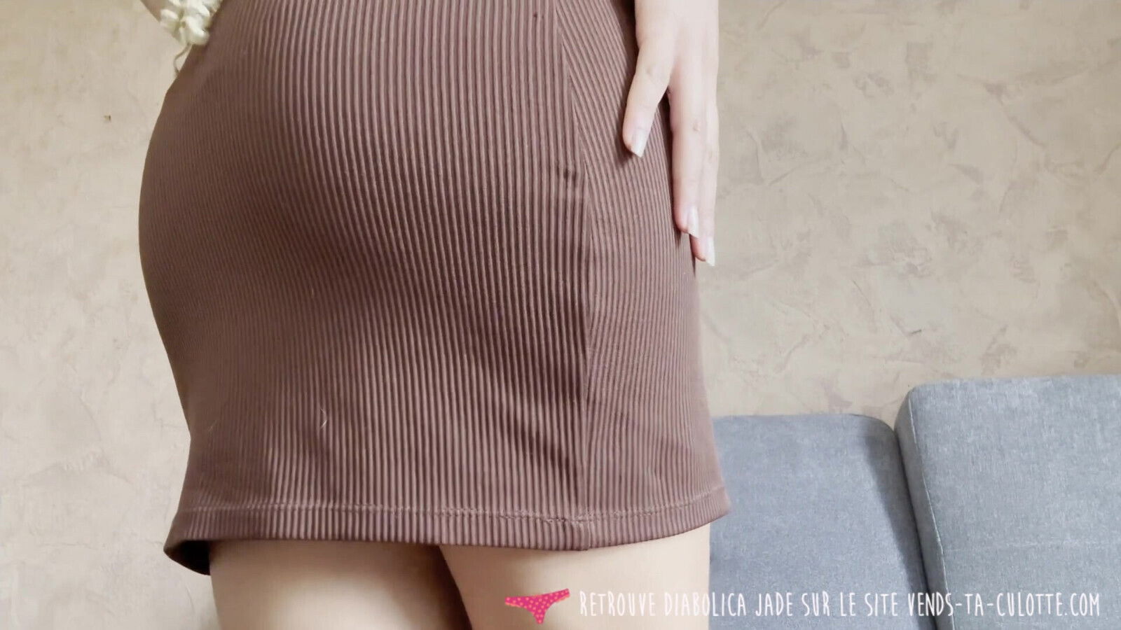 Vends-ta-culotte Submission frustrated with stunning French dominatrix