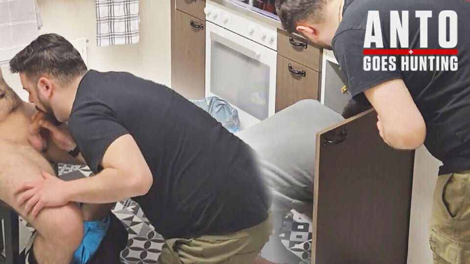 Young hetero plumber (collegue previous one) comes check sink get's offered blowjob