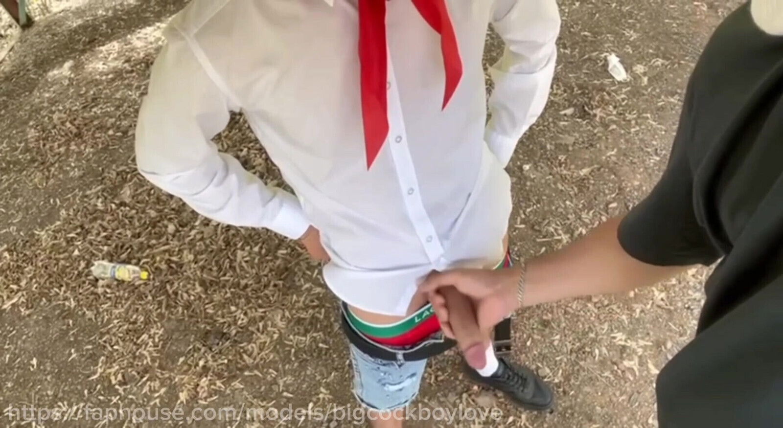 Young friends fuck after escaping from lessons