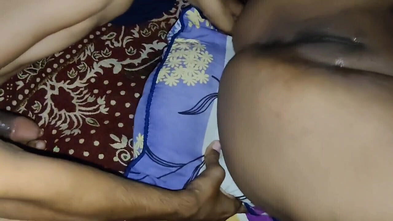 Indian Desi Ekta Bhabhi showed boobs made crazy then sucked dick