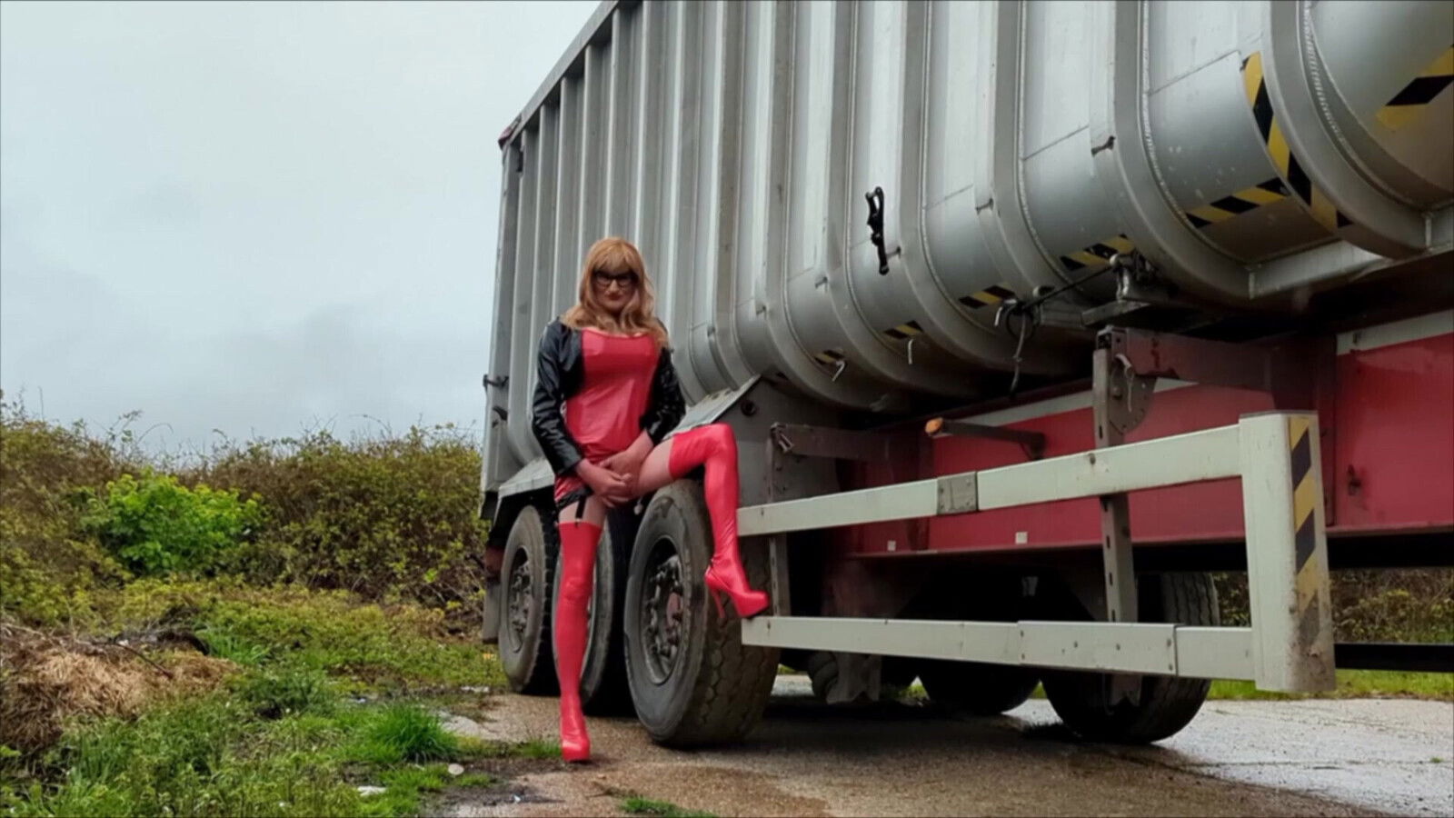 Clad Crossdresser Pissing, Wanking Outdoors