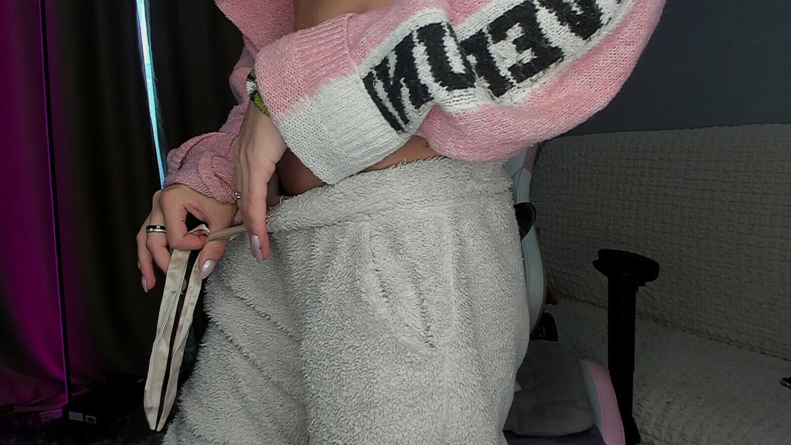 Cute girl knows warm playing with tight pussy util