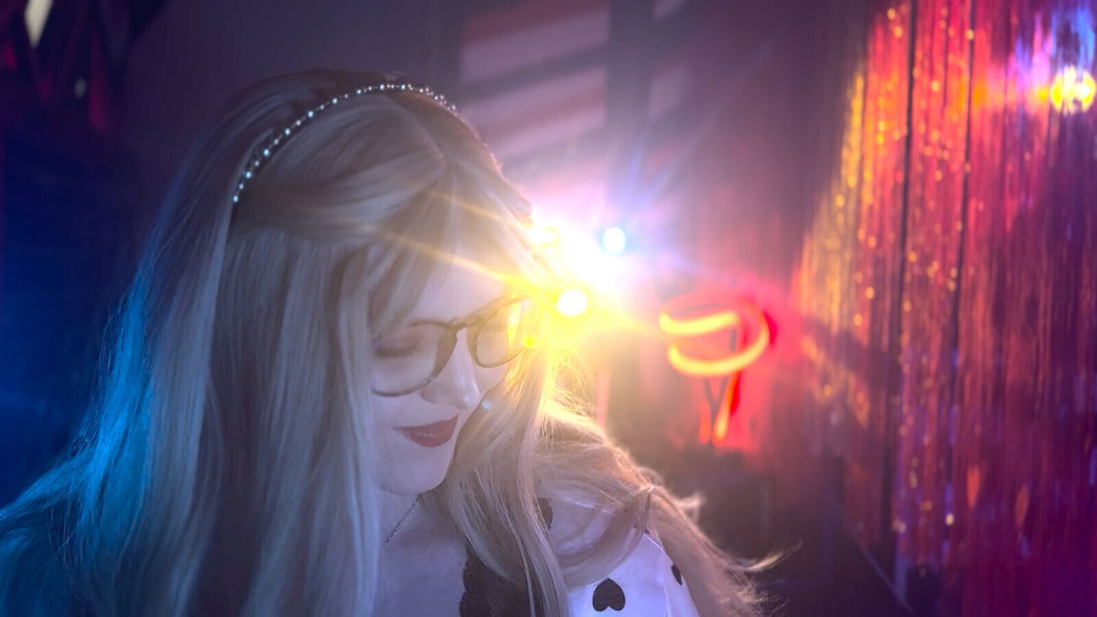 STEP AUNT GIVES LATE NIGHT MASSAGE HANDJOB