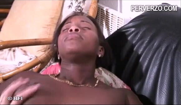 threesome with horny amateur sluts