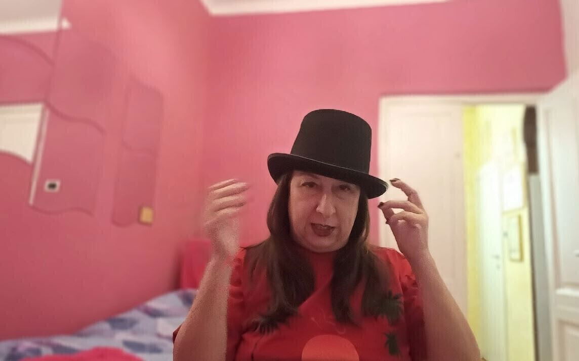 Veronica Rossi Official Introduces Fans Hot, Clip