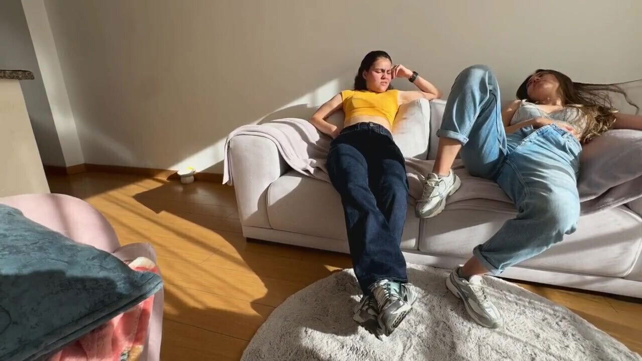 Lesbians Have Strong Smelly Feet Female Wrestling Match