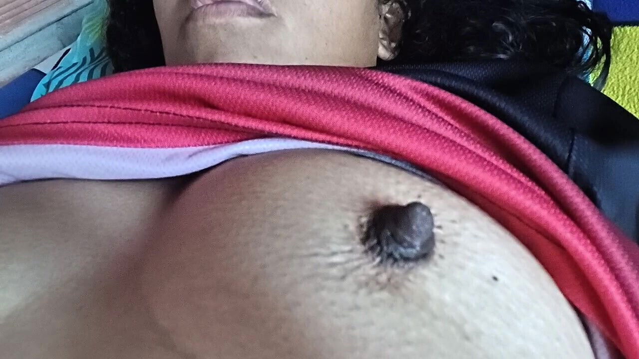 18-year-old college girl masturbates with