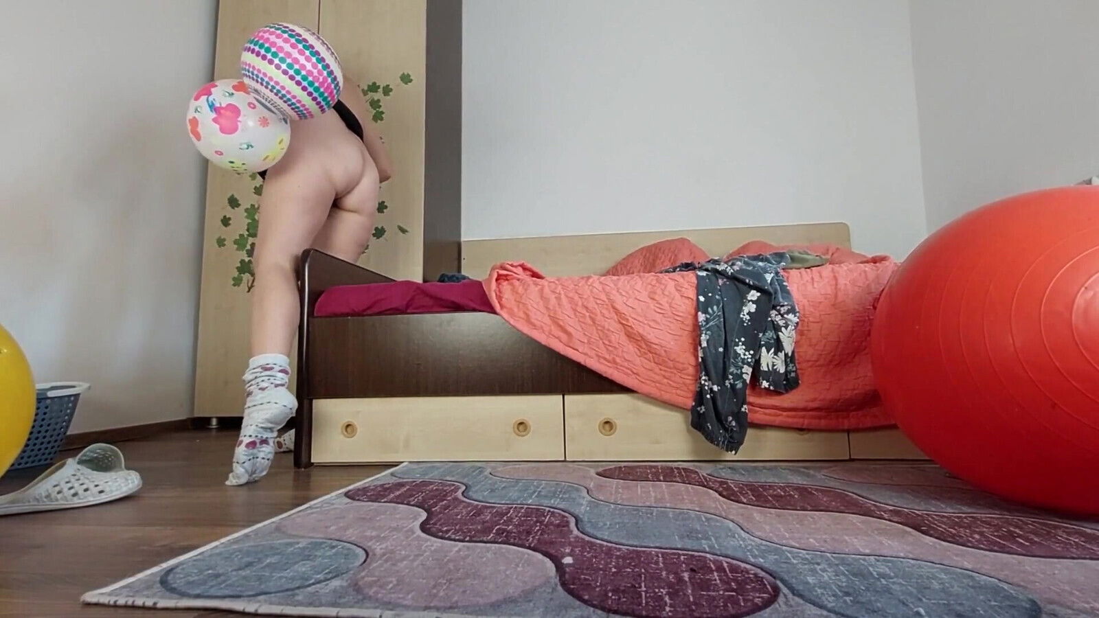 Amateur Brunette Doing Yoga Naked