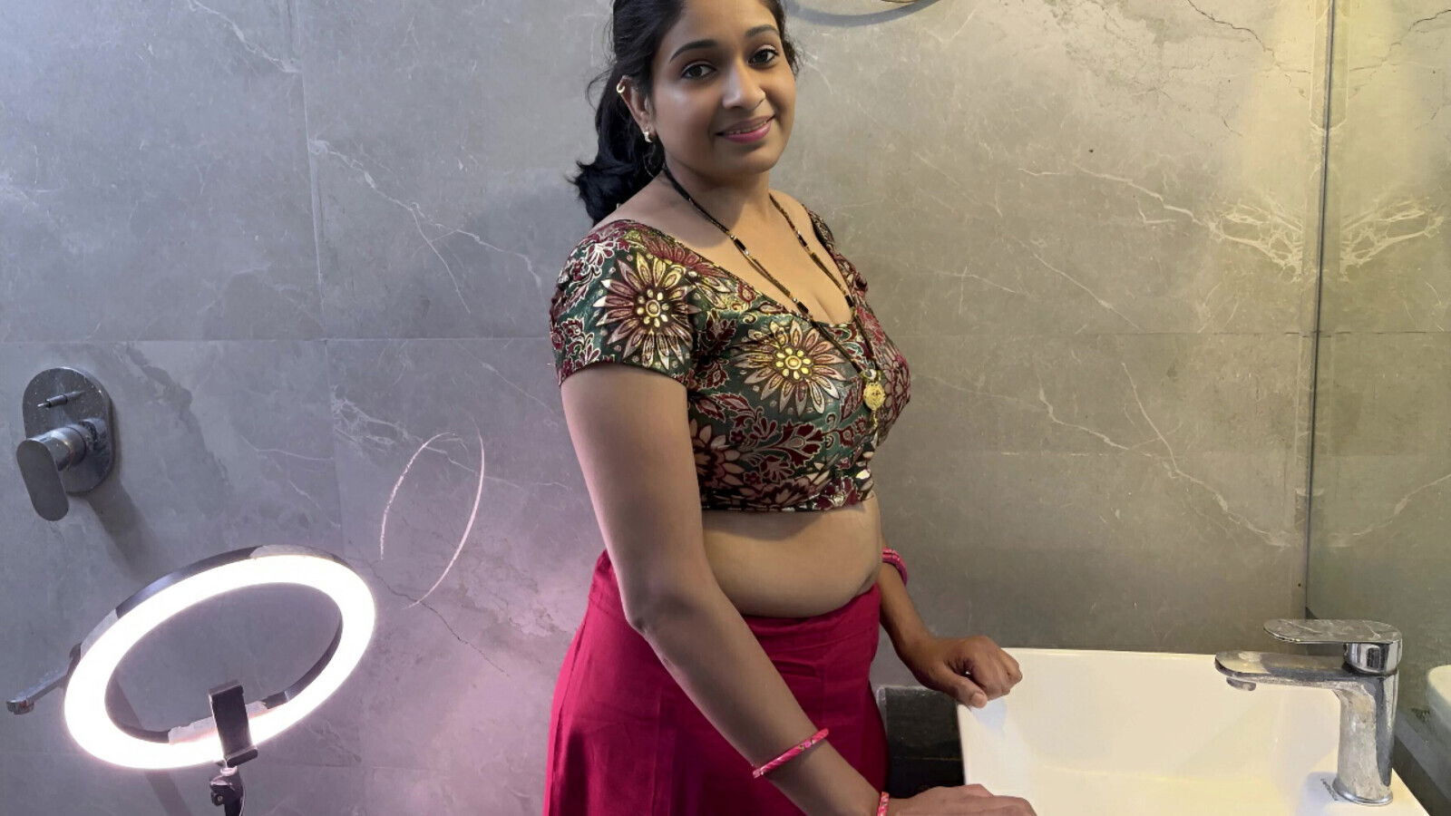 Stepmom Fucking bathroom while standing with legs raised washbasin