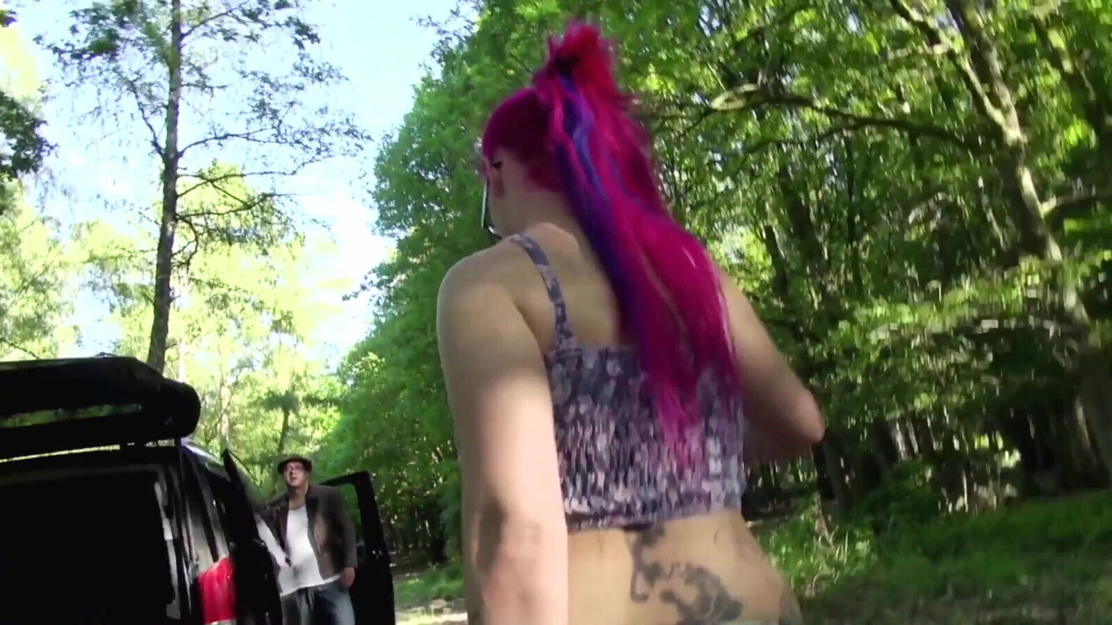 Chubby pink hair chick fucks outdoor