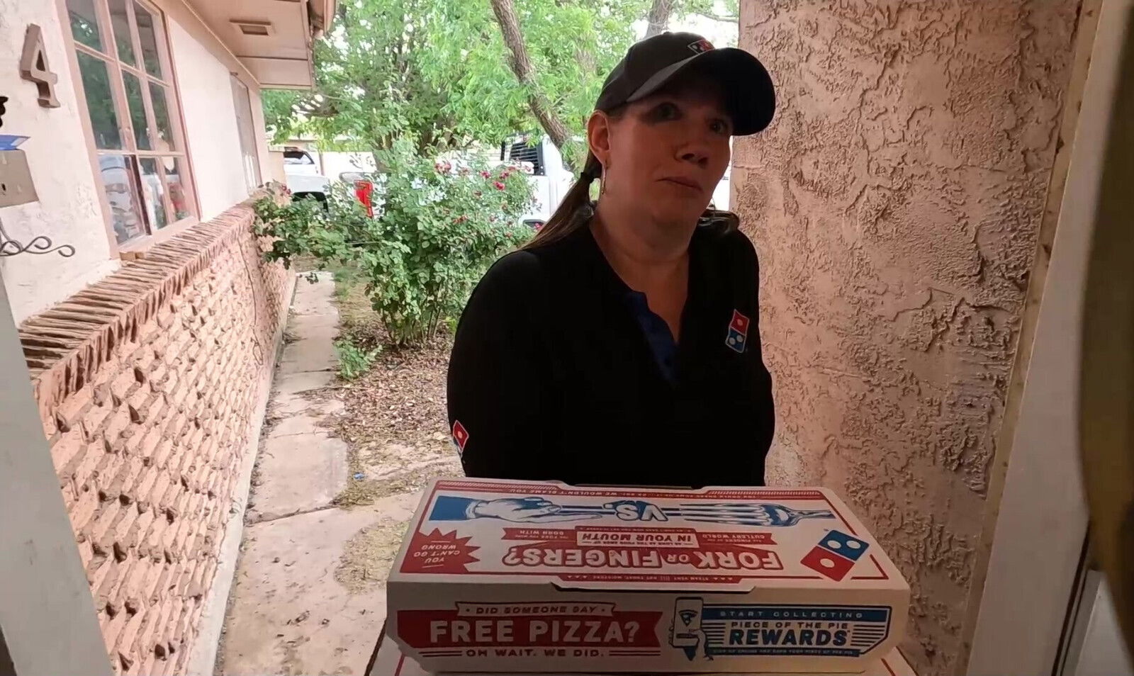 bribed dominos delivery girl suck