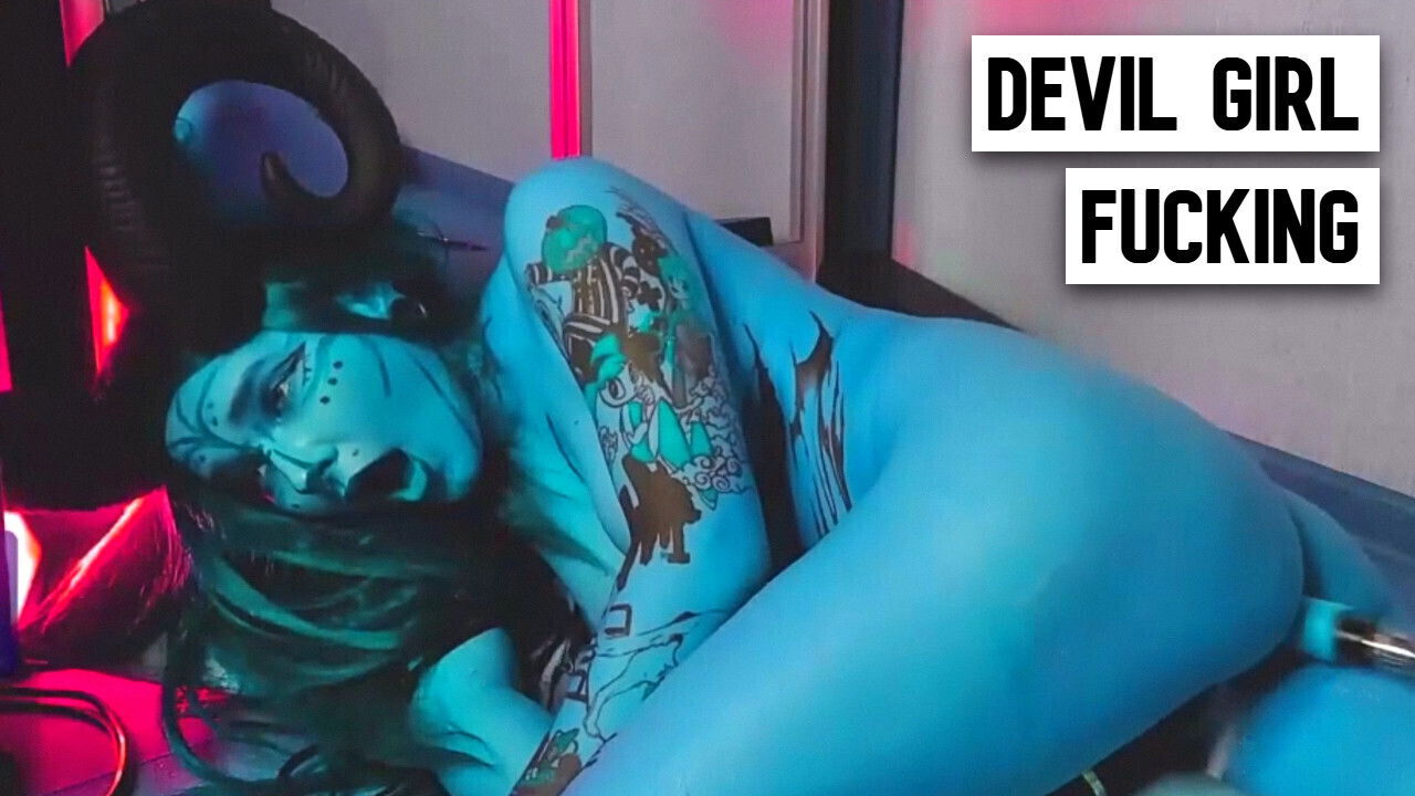 Tattooed Blue Slut With Huge Gets Fucked Hard Machine