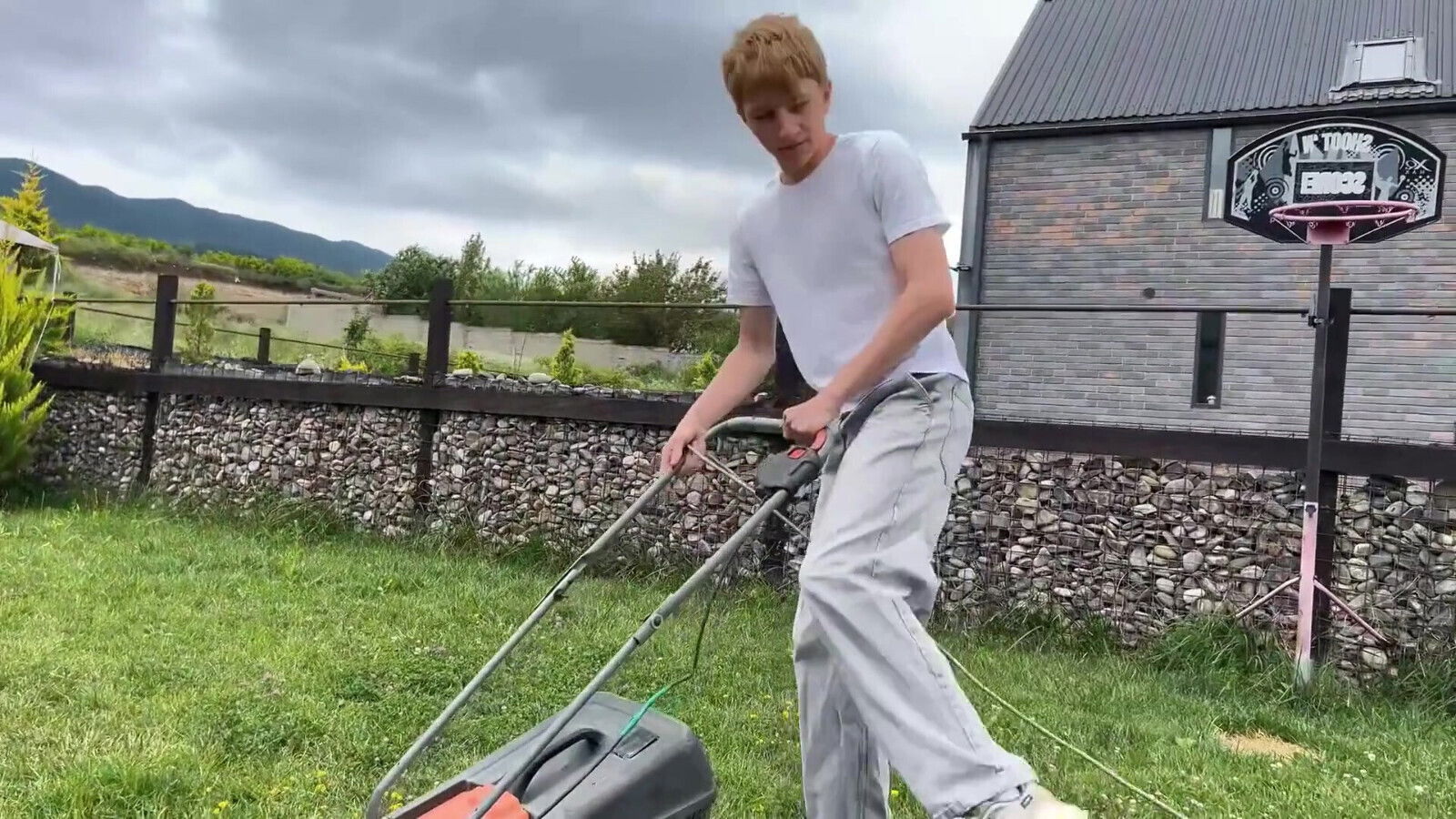 Mowed Lawn, Stepson Owner House, Couldn't Resist Fucked Caught