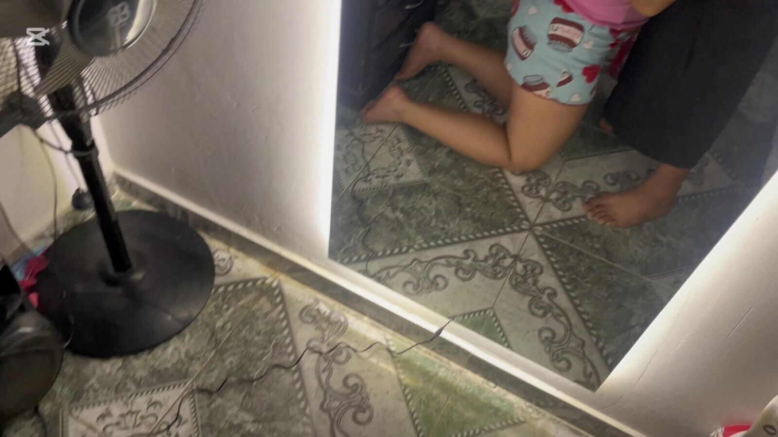 Best quality blowjob sitting front mirror