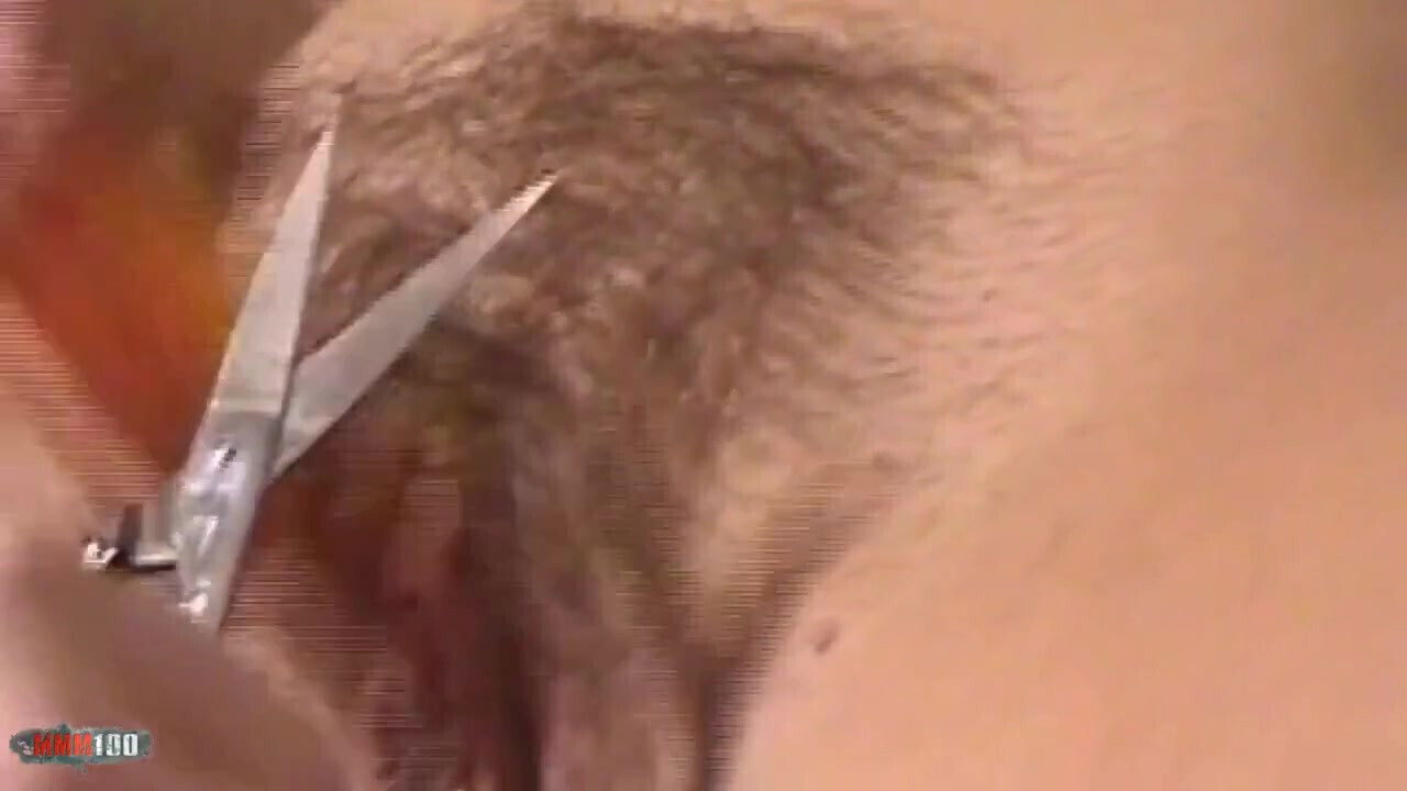 Martha: Shaving Mature's Pussy