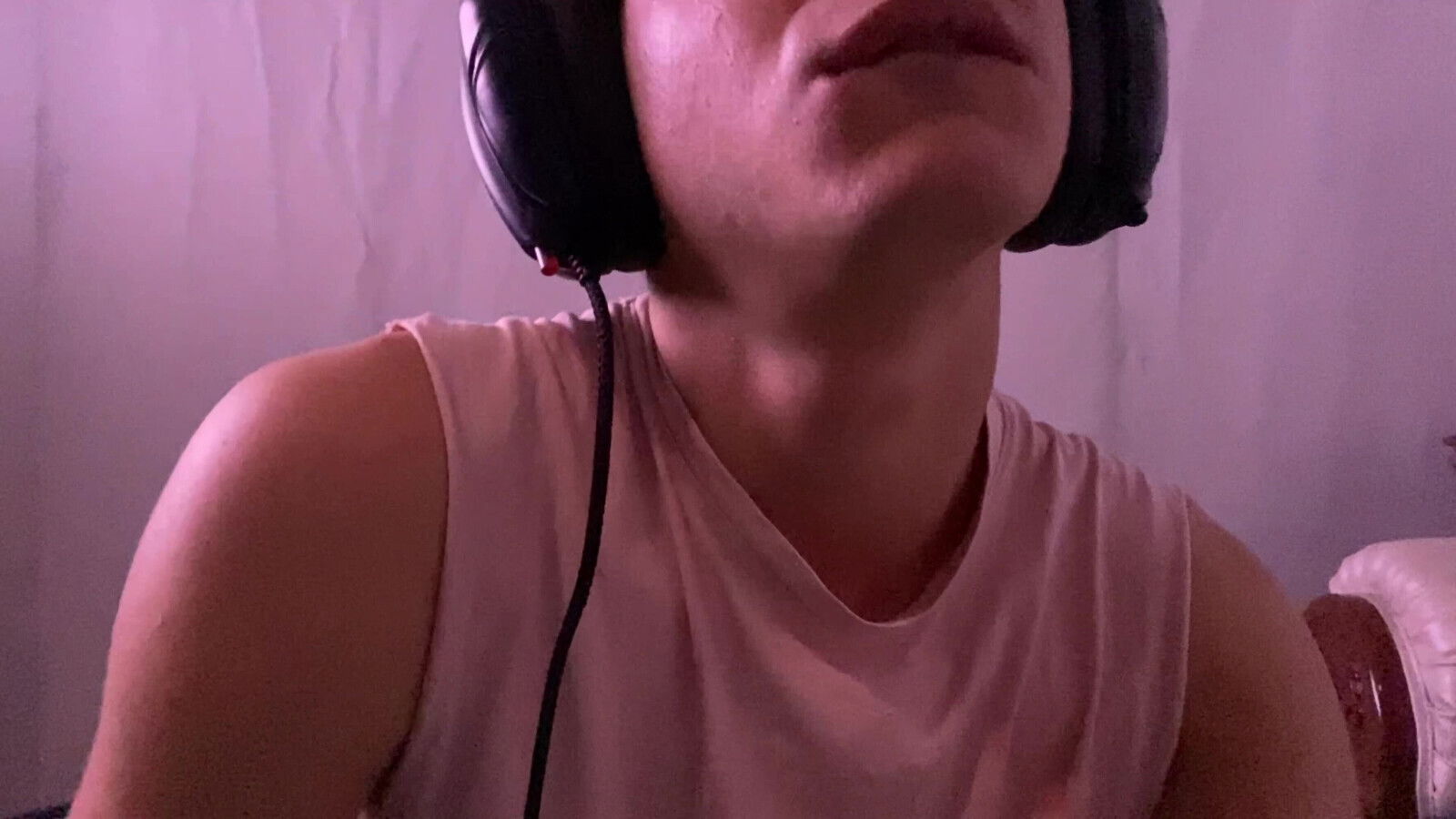 SKINNY TWINK SHOWING PUSSY MAKE HORNY