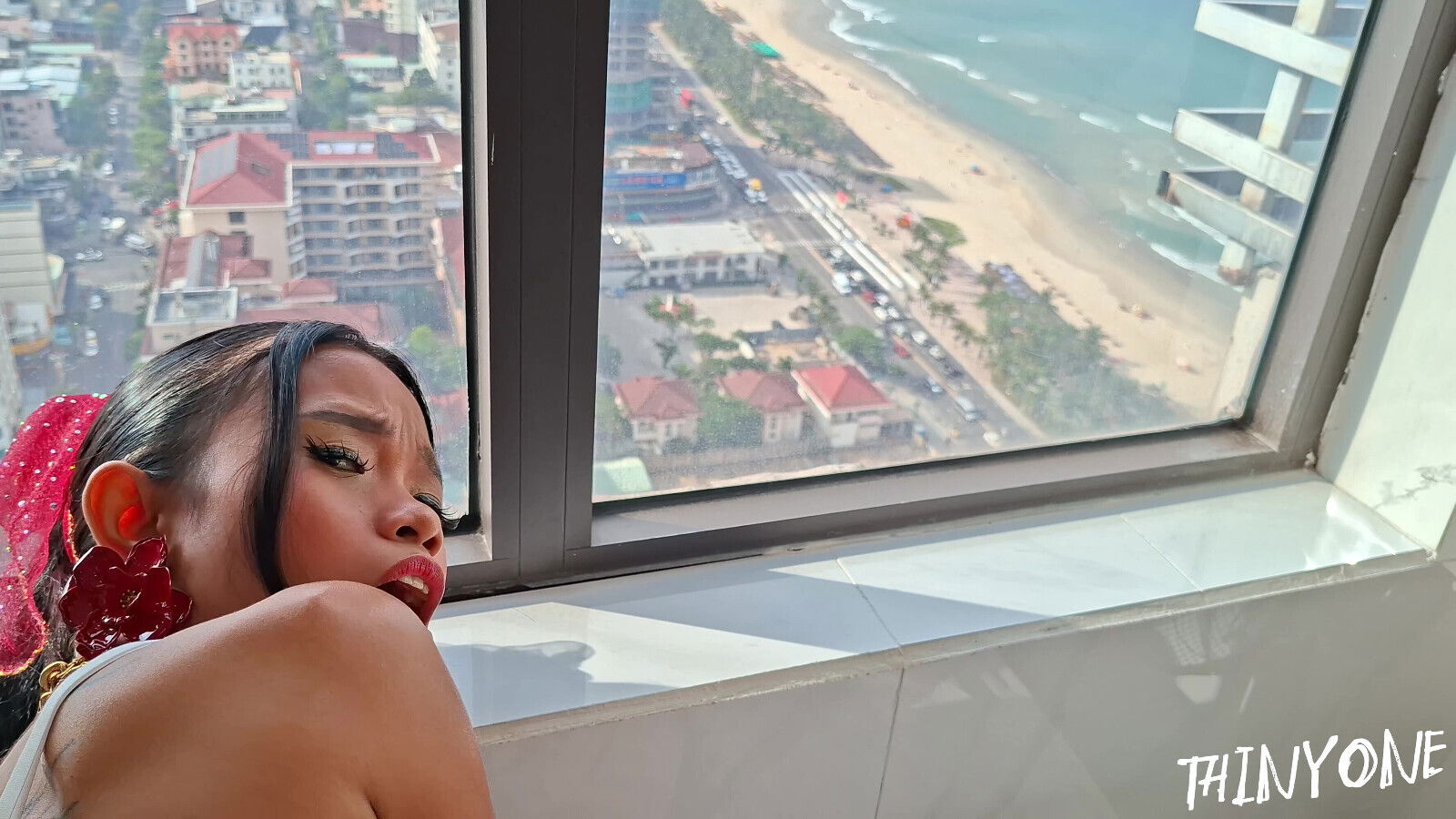 Showed Pussy Everyone City Before Huge Load