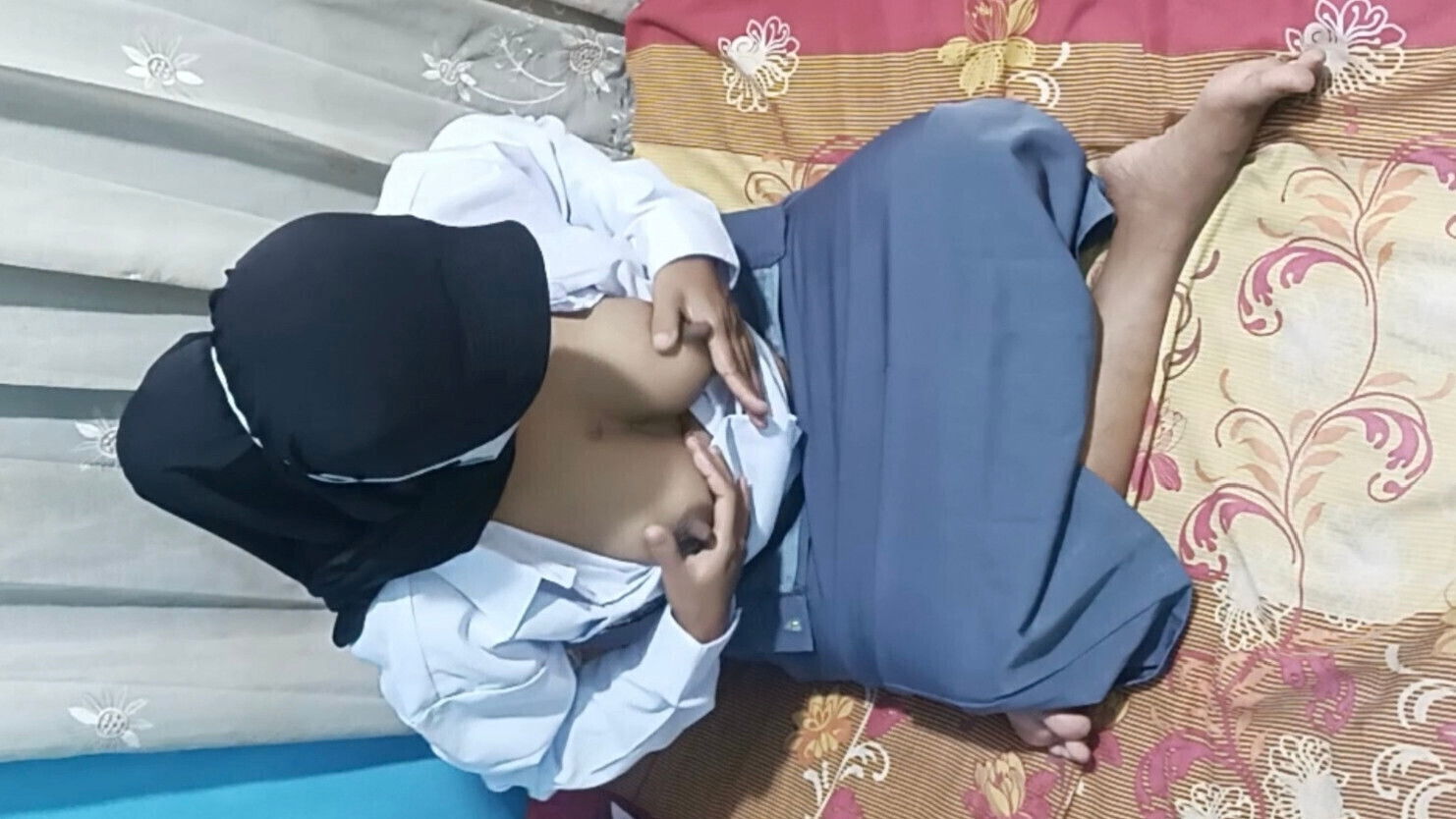 school girl masturbates before leaving school