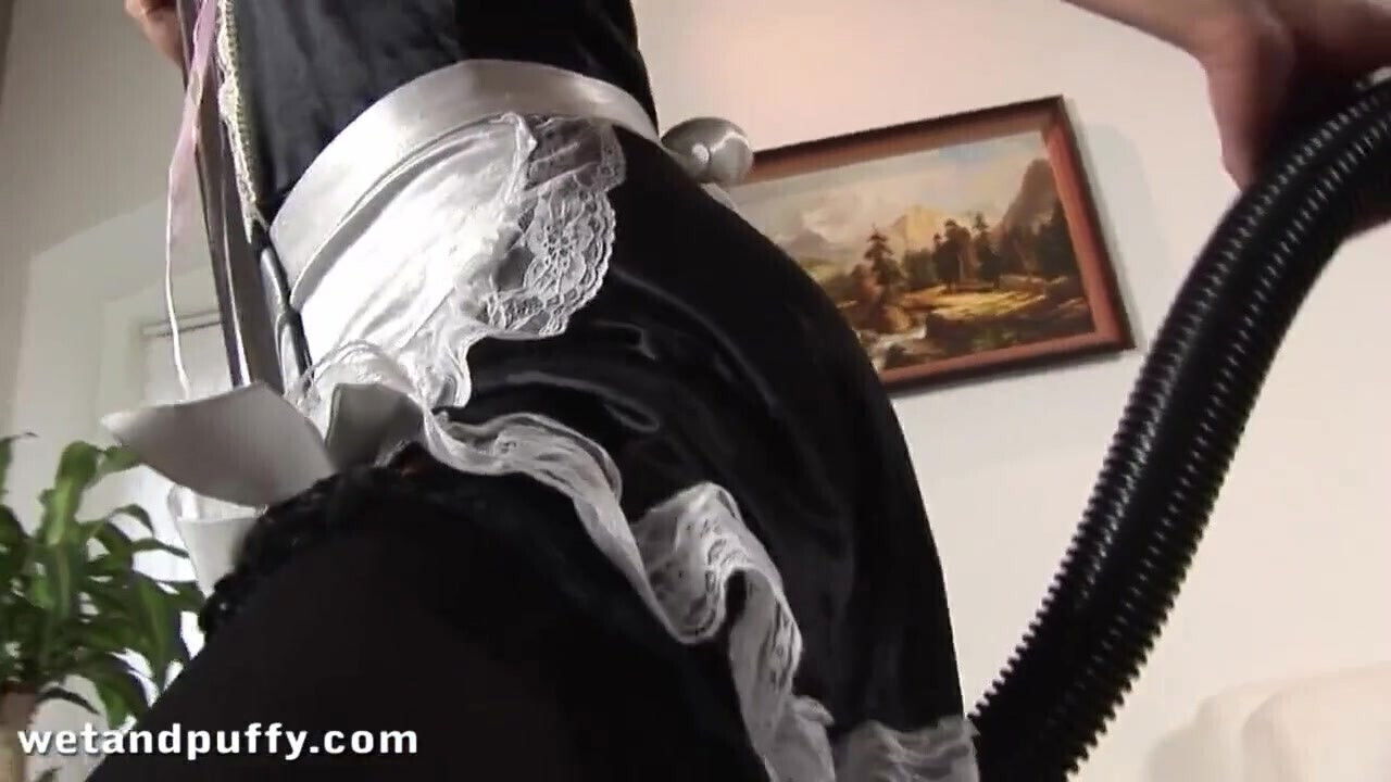 Hally Hoovered Puffy