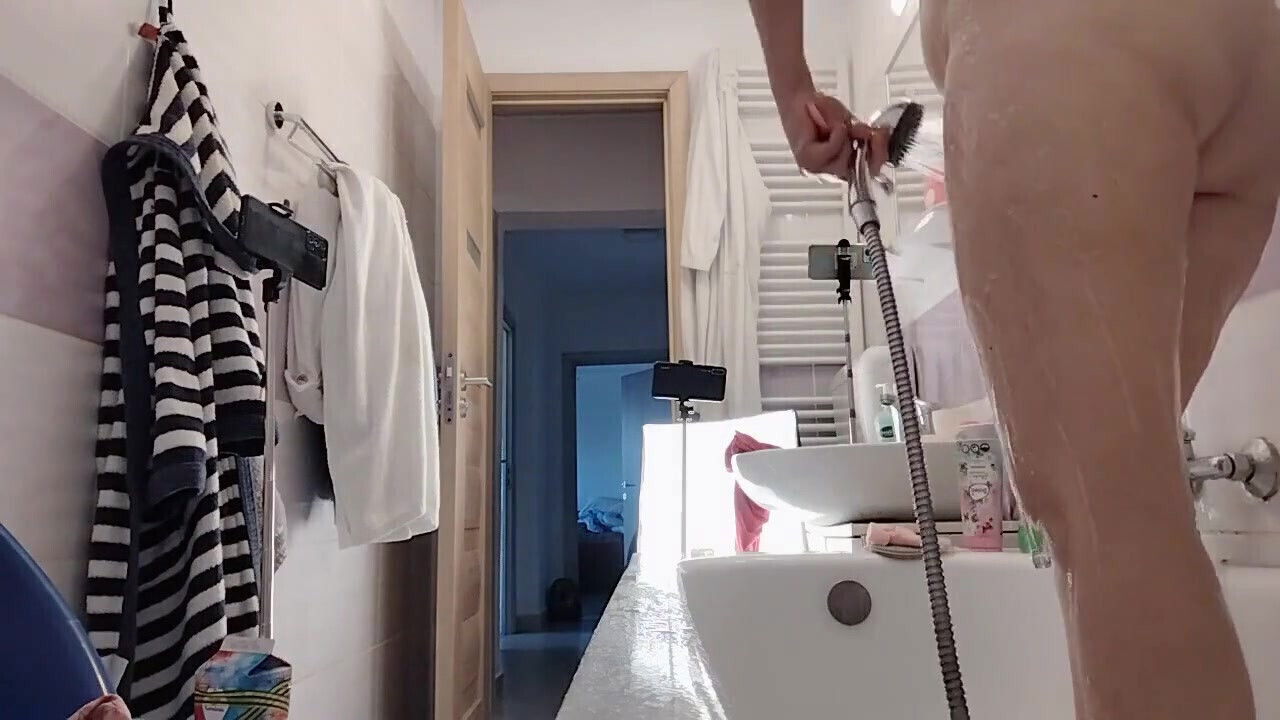 Sexy Wife Shaves Pussy Hair