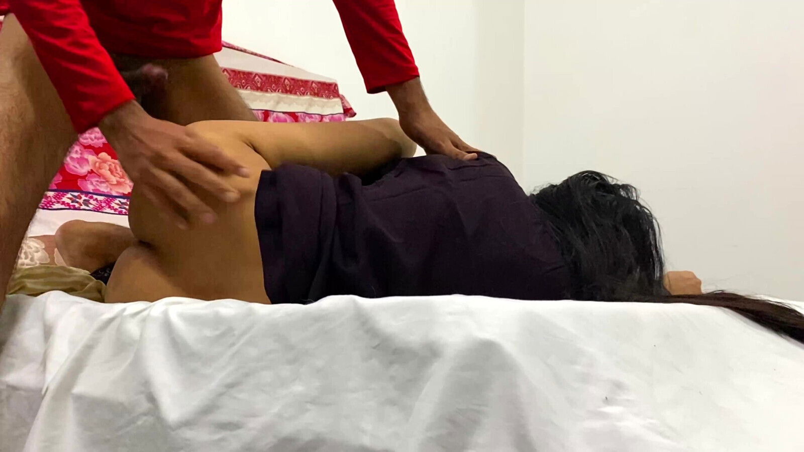 went friend's widowed mother's house, seduced her, made naked fucked