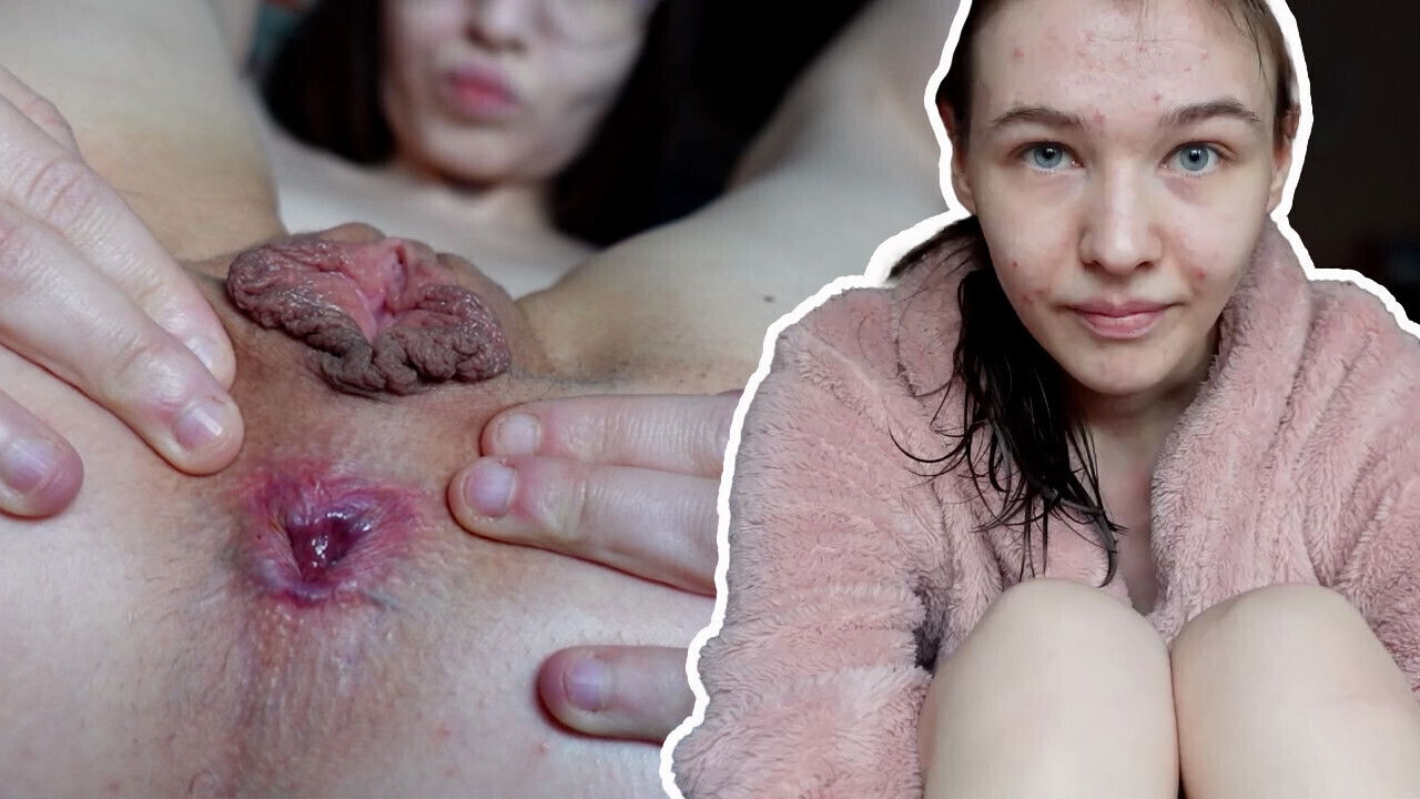 18-year-old very skinny girl, labia, small shows whole body