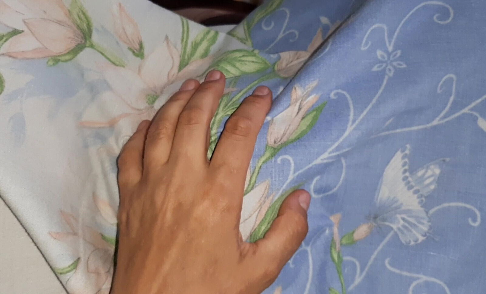 take turns playing with neighbors' pussies under blanket