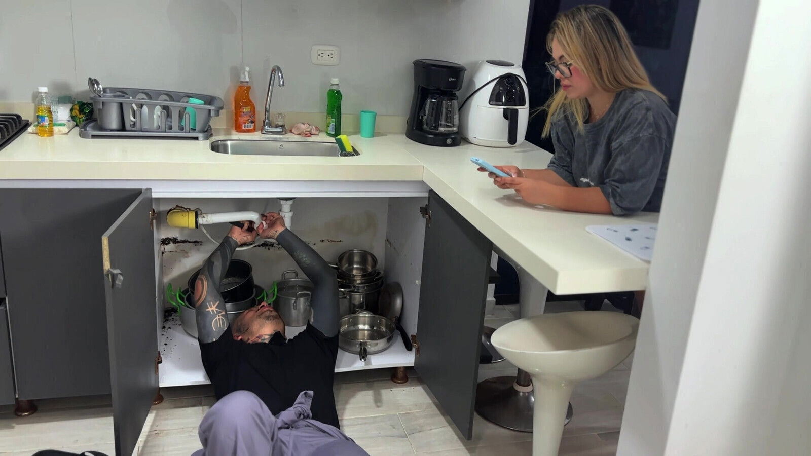 Horny Colombian seduces plumber ends riding Juliana Rose