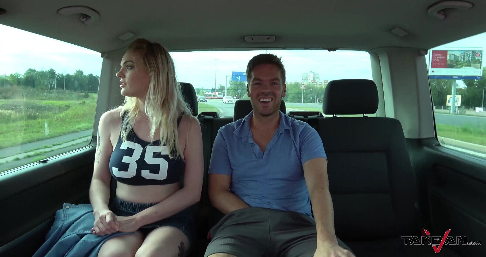 Busty sexy bitch caught police when fucking stranger driving